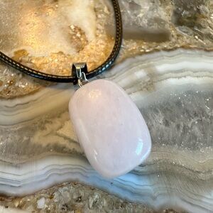 3107 Rose Quartz Polished Stone Pendant Necklace